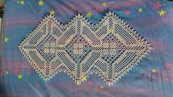 Rôzne ručne háčkované ozdobné obrusy - 4