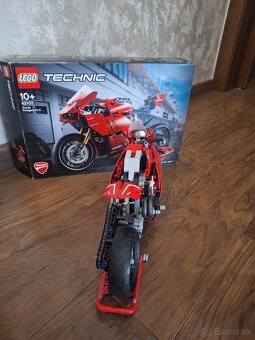 Lego Technic 42107 Ducati Panigale V4 R - 4