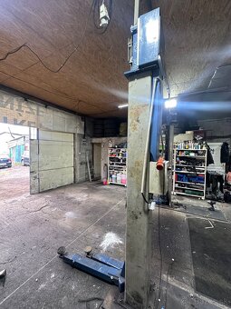 Dvojstlpovy zdvihak - 4