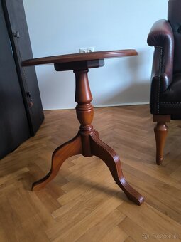 Exkluzívny Vintage set: 2 kožené kreslá a stolík z Talianska - 4