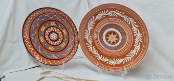 Veľké závesné taniere Pozdišovská keramika - 4