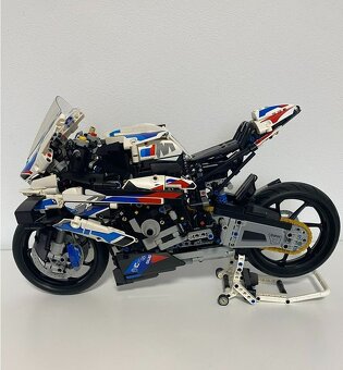 lego technic motorky  Yamaha MT-10 SP 42159 BMW M 1000 RR - 4