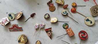 Vojenske odznaky + ine - 4