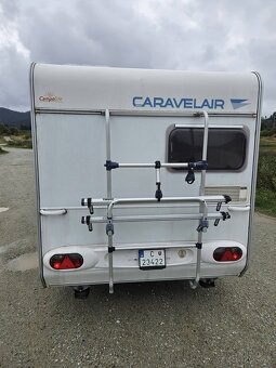 Lahky obytny prives Caravelair - 900 kg, predstan - 4