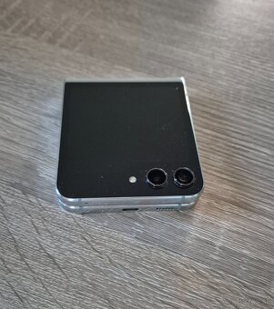 Predám Samsung Z flip 5, 8gb/512gb, zelený - 4