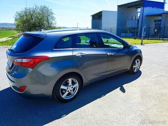 Hyundai i30 CW Kombi 1.6i GDI 16V DOHC Style možná výmena - 4