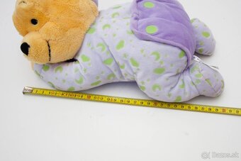 Macko Pu ležiaci so svietiacimi prvkami - 4