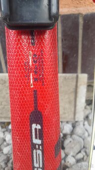 Značkové lyže 60eur/kus, zimné bundy 20eur, Uvex prilba 30eu - 4