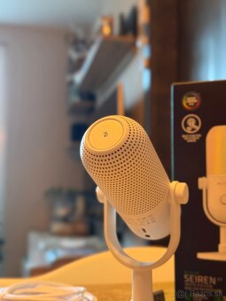 Razer Seiren v3 pro chroma - 4