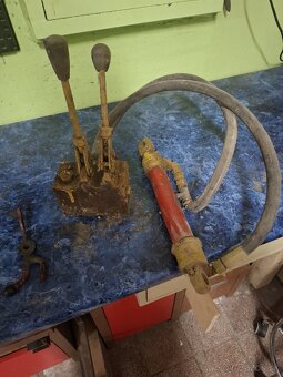 Hydraulické čerpadlo,piest a ovládanie - 4