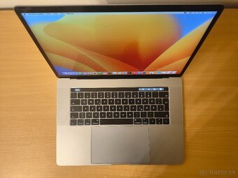 MacBook Pro 2017 15 | Core i7 • 16GB • SSD - 4