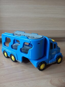 Kamión s autíčkami - 4