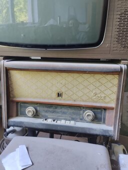 Televízor Tesla. Staré rádio s gramofónom - 4