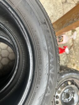 Predám 185/60 R15 - 4