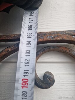 Starožitná kovaná okenná mreža 4 - 4