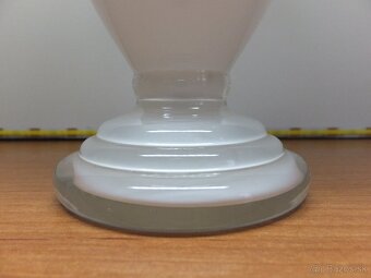 Krásná retro opálová váza s dekorem kytky. - 4