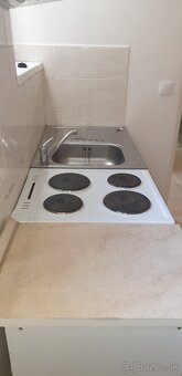 Prenajmeme veľký  1 izb byt v Šali - 4