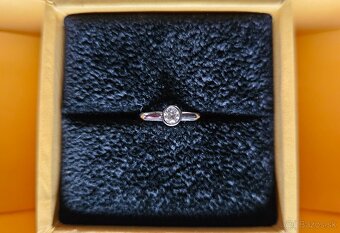2,2g Zásnubný prsteň z bieleho zlata 14K s diamantom 0,15ct - 4
