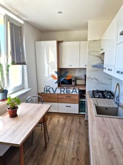 Na predaj 2 izbovy byt na sidlisku III - 4