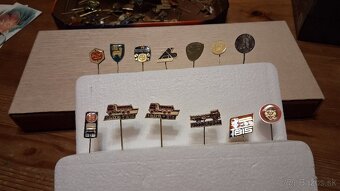 Staré kovové odznaky - 4