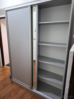 Skriňa IKEA s posuvnými dverami - 4