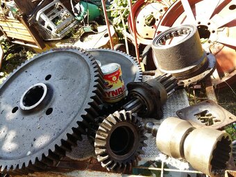 Bielorus Diely EO2621a starší guľatejši typ Bielorus d65 - 4