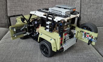 Lego Technic 42110 Land Rover Defender - 4