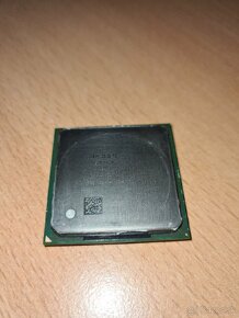 Intel Pentium 4 2,4 Ghz - 4