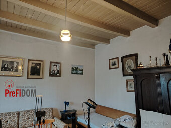 PREDAJ pekný historický dom v obci Vlkas. Pozemok 3575 m2. - 4