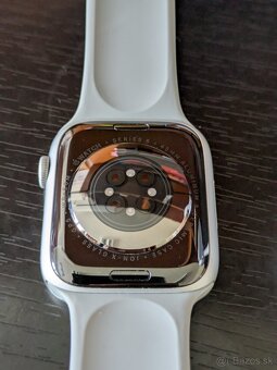 Apple Watch Series 8 – 45 mm Silver Aluminum - 4