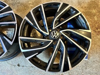 VW Adelaide 5x112 R19 original - 4