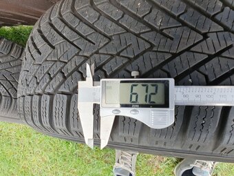 Predám zimné pneu Pirelli 205/60 R16 - 4