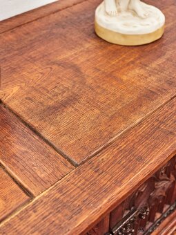 Neogotická dubová komoda z masívneho duba - 4