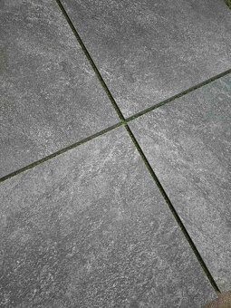 Dlažba veľkoformát 90x60, hrubka 2cm, aj na terče, antracit - 4