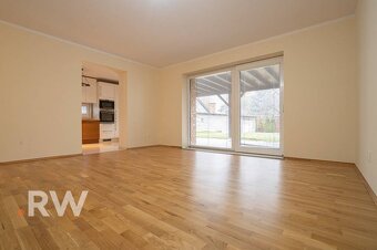 Komfortné bývanie v D. Lužnej – zrekonštruovaný RD s veľkým - 4