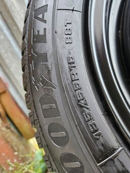 Originálna zimná sada Toyota - 5x100 r15 + GY 185/65 r15 - 4