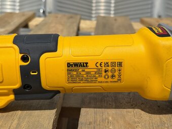 Uhlová brúska Dewalt s reguláciou otáčok - 4