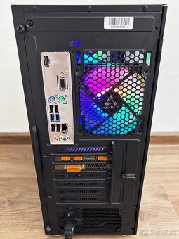 PREDÁM HERNÝ PC - I3 10100F, GTX 1070 8GB, 16GB DDR4,SSD,HDD - 4