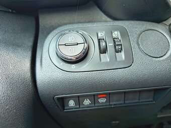 2021_Opel Combo Life DIESEL_BOHATÁ VÝBAVA_5 miest_1.maj SR_ - 4
