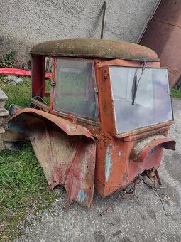 Kabina okruhla cervena na zetor - 4