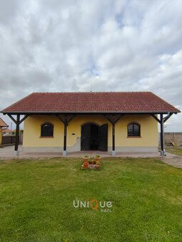 NA PREDAJ ROZOSTAVANÝ RODINNÝ DOM V ZLATNEJ NA OSTROVE - 4