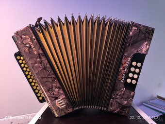 Predám heligonky Zn. Hohner,ladenie CF - 4