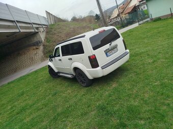 Dodge Nitro - 4