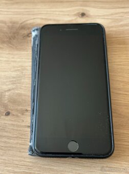 iPhone 8 Plus 64GB - 4
