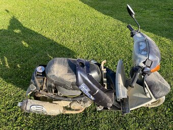 Yamaha skuter - 4