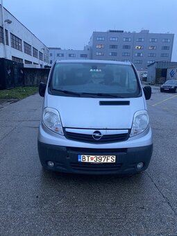 Opel Vivaro 2.5 - 4
