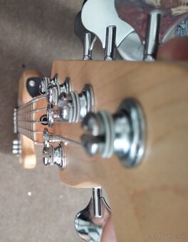 Squier jazz bass 5 - 4