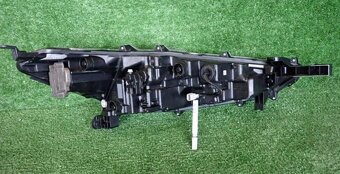 toyota corolla cross svetlo full led 2022+ - 4