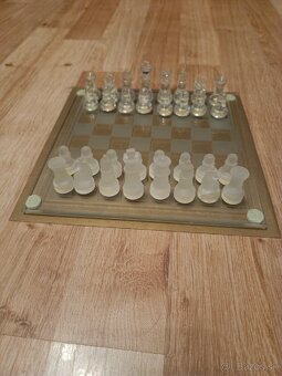 Spoločenská sklenená hra - šach - 4