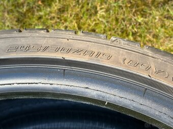 245/30 R19 - 4